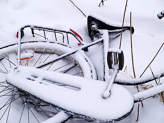 포토 JPG 해외이미지 계절 유럽 스포츠 크리스마스 겨울 의자 교통시설 날씨 거리 프레임 덴마크 사람없음 야외 자전거 냉동 얼음 검은색 추위 흰색 도시 바퀴 버리기 오브젝트 순환 서리 타이어 장면 폭풍 사이클링 눈보라 제설기 눈내림 해외포토 자연요소 기념일 나라 컬러 가구 교통 모션 눈_날씨 북유럽 바이크 육상스포츠 시설 제설 파일형식 이미지허브