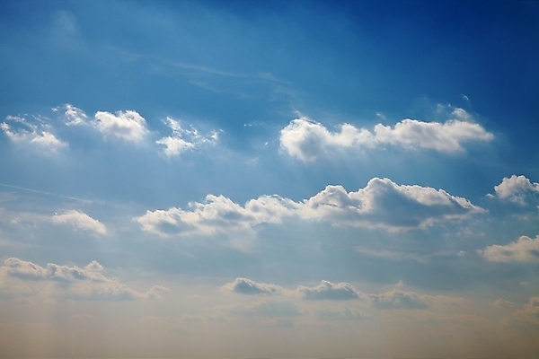 포토 JPG 해외이미지 구름 백그라운드 자연 하늘 날씨 따뜻함 풍경 사람없음 야외 여름 파란색 빛 태양 환경 맑음 힘 황혼 일몰 놀람 자유 광선 분위기 마법 천국 숨김 내추럴 생태학 웅장함 수평선 영광군 해외포토 자연요소 계절 교육 감정 컬러 컨셉 표정 노을 전라남도 생태계 파일형식 이미지허브