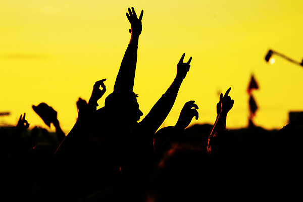 포토 JPG 해외이미지 모양 행복 실루엣 무기 음악 파도 응원 기념 함께함 관리 사람 사람없음 친구 태양 파티 축제 일몰 콘서트 기쁨 모임 자유 오픈 그룹 군중 윤곽 쇼 사일로 자취 해외포토 자연요소 감정 바다 컨셉 관계 문화예술 촬영기법 이벤트 노을 공연 파일형식 이미지허브