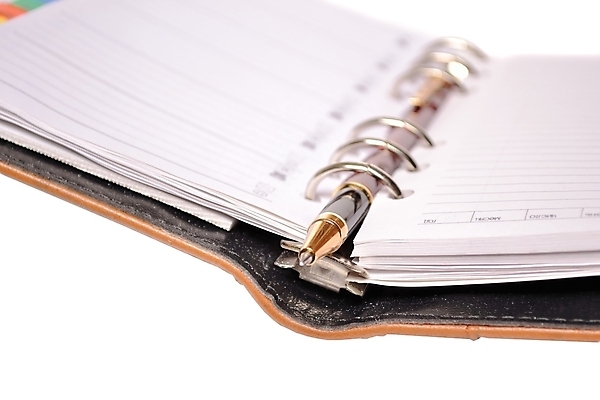 포토 JPG 해외이미지 직업 손 교육 종이 백그라운드 비즈니스 회의 사람없음 책 빨간색 사무실 펜 갈색 다이어리 쪽지 공책 달력 흰색 시간 업무 비즈니스맨 날짜 황금 계획 오브젝트 문서 약속 바쁨 바인더 패드 경영 고립 해외포토 남자 컬러 컨셉 문구용품 신체부위 필기구 사무용품 작업 직장인 파일형식 이미지허브