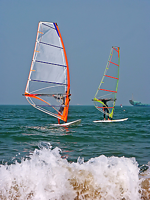 포토 JPG 해외이미지 주간 스포츠 파도 바다 성인 야외 두명 윈드서핑 잡기 서핑 성인만 해외포토 자연요소 모션 사람 수상스포츠 파일형식 이미지허브