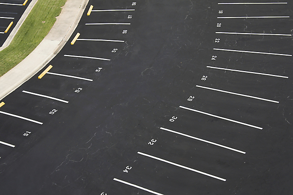 포토 JPG 해외이미지 공원 선 패턴 자동차 사람없음 우주 흰색 도시 주차 아스팔트 제비 자동 줄서기 반복 해외포토 공공시설 도로 육상교통 컬러 무늬 모션 조류 파일형식 이미지허브