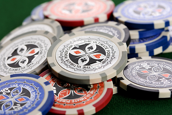 포토 JPG 해외이미지 스튜디오촬영 돈 놀이 성공 레저 실내 취미 사람없음 빨간색 초록색 동전 검은색 흰색 우승 행운 재산 도박 계획 위험 카지노 기회 포커 에이스 적자 정물화 해외포토 컬러 컨셉 내부 금융 게임 최고 트럼프 그림 파일형식 이미지허브