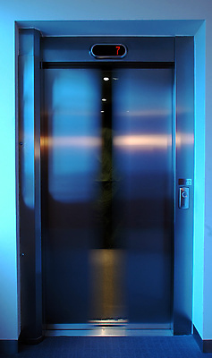 포토 JPG 해외이미지 컨셉 사람 사람없음 건물 문 펼침 오픈 닫기 엘리베이터 리프트 철강 해외포토 건축물 모션 파일형식 이미지허브