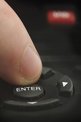 포토 JPG 해외이미지 손 손가락 놀이 버튼 열쇠 휴식 주택 사람없음 전자제품 디지털 텔레비전 힘 장비 관찰 키보드 변화 닫기 선택 밀기 통제 영화 묘사 시작 전자 오디오 멀리 스위치 동영상 제어 키패드 해외포토 컨셉 모션 문화예술 건물 신체부위 파일형식 이미지허브