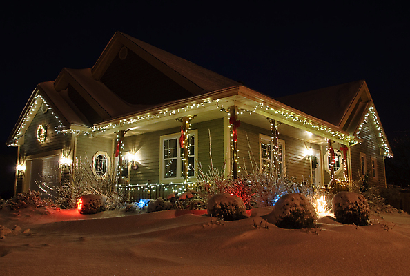 포토 JPG 해외이미지 크리스마스 겨울 창문 주택 사람없음 건물 장식 컬러풀 축제 야간 저녁 단계 해외포토 자연요소 건축물 계절 기념일 컬러 파일형식 이미지허브