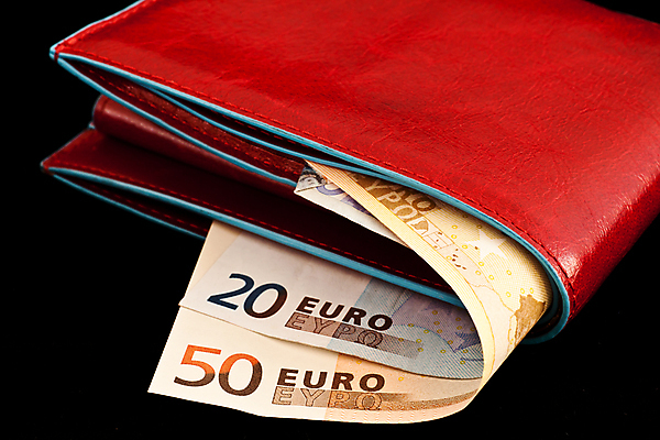 포토 JPG 해외이미지 백그라운드 컨셉 지폐 돈 사람없음 빨간색 금융 쇼핑 유로 비즈니스맨 신용카드 지갑 가죽 피부 결제 고립 해외포토 남자 컬러 비즈니스 신체부위 경제 직장인 재산 파일형식 이미지허브