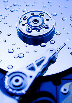 포토 JPG 해외이미지 텍스트 사람없음 물 컴퓨터 독서 장비 추위 기록 디스크 떨어짐 치유 편지쓰기 해외포토 자연요소 컨셉 전자제품 질병 편지 파일형식 이미지허브