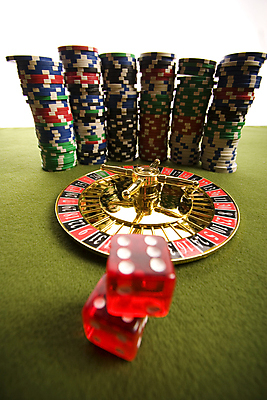 포토 JPG 해외이미지 스튜디오촬영 돈 놀이 성공 레저 실내 취미 사람없음 초록색 동전 우승 바퀴 행운 재산 황금 도박 계획 위험 카지노 기회 룰렛 에이스 적자 정물화 해외포토 컬러 컨셉 내부 금융 게임 최고 그림 파일형식 이미지허브