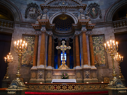 포토 JPG 해외이미지 식물 꽃 유럽 기독교 종교 십자가 크리스마스 부활절 실내 사람없음 내부 목재 빛 성당 교회 천주교 기도 사찰 예수 화려 영혼 성직자 촛대 신성 설교 보호구역 사당 세례 숭배 신앙심 옛날 제단 해외포토 나무 기념일 나라 컨셉 재료 종교건축 건물 신_종교 구역 파일형식 이미지허브