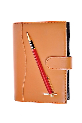 포토 JPG 해외이미지 백그라운드 사람없음 빨간색 펜 갈색 다이어리 쪽지 흰색 가죽 오브젝트 고립 해외포토 컬러 필기구 사무용품 파일형식 이미지허브