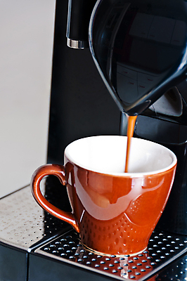 포토 JPG 해외이미지 직업 커피 음료 아침 콩 주택 사람없음 컵 갈색 주방 검은색 어둠 힘 기계 거품 카페 장비 머그컵 신선 뜨거움 액체 붓기 아침식사 은색 만들기 슛 에스프레소 중독 패드 단절 라떼 철강 카페인 맛있는 해외포토 주간 식기 컬러 모션 곡류 건물 상점 식사 파일형식 이미지허브