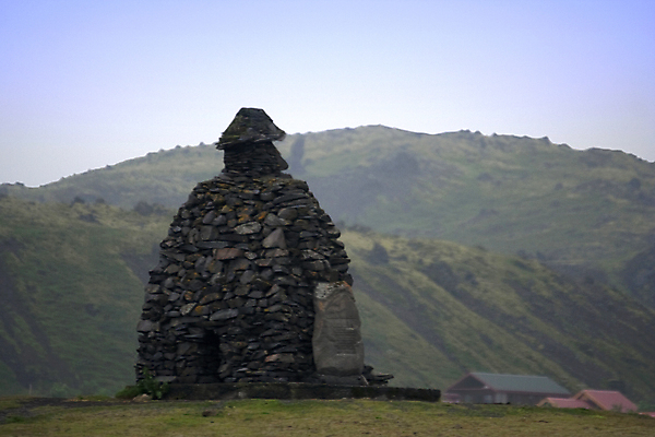 포토 JPG 해외이미지 유럽 산 아이슬란드 사람없음 여름 조각상 계곡 멀리 해외포토 계절 나라 조형물 파일형식 이미지허브