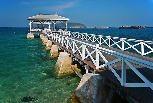 포토 JPG 해외이미지 아시아 파도 바다 섬 여행 건축양식 태국 하늘 휴가 사람없음 목재 물 여행객 평화 항구 궁전 젖음 흰색 만 지역 해외포토 자연요소 나무 건축 나라 컬러 컨셉 고건축 재료 교통시설 사람 파일형식 이미지허브