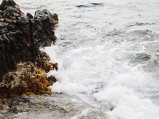 포토 JPG 해외이미지 물결 파도 바다 조각 사람없음 물 힘 블록 활발 거품 자유 물방울 소금 암초 천국 목각 고립 단절 독립 해일 화강암 해외포토 자연요소 컨셉 암석 자연재해 파일형식 이미지허브