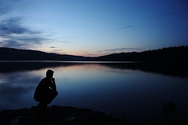 포토 JPG 해외이미지 나무 계절 실루엣 호수 물결 선 자연 하늘 휴식 앉기 사람없음 야외 목재 물 파란색 평화 화목 침묵 황혼 거울 시골 소나무 만 가장자리 숲 땅 손목시계 순수 언덕 윤곽 수평선 해외포토 자연요소 식물 시계 컬러 컨셉 재료 장신구 모션 촬영기법 소리 일몰 둘레 생태계 파일형식 이미지허브