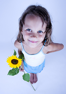 포토 JPG 해외이미지 스튜디오촬영 긴머리 옷 여자 꽃 행복 어린이 포즈 백그라운드 채소 청소년 갈색머리 표정 건강 한명 사람 10대 놀람 유치원 공연 기쁨 흰색 자녀 유머 작음 흥분 보여주기 사춘기 해외포토 식물 1 헤어스타일 교육 감정 컬러 모션 실내 이벤트 크기 파일형식 이미지허브