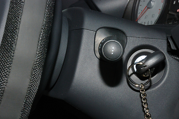 포토 JPG 해외이미지 교통시설 자동차 열쇠 실내 사람없음 내부 검은색 회색 운전 반지 시작 잠금 되감기 제어 해외포토 육상교통 컬러 교통 장신구 모션 시설 보안 파일형식 이미지허브