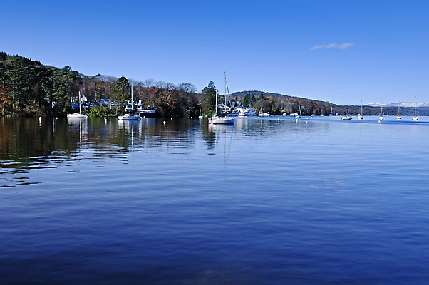 포토 JPG 해외이미지 나무 호수 자연 하늘 영국 잉글랜드 산 풍경 사람없음 초록색 여름 파란색 시골 보트 컴브리아주 해외포토 식물 계절 유럽 컬러 배 생태계 선박 파일형식 이미지허브