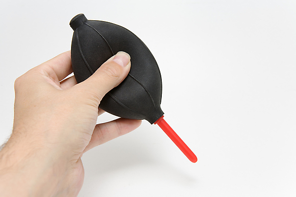 포토 JPG 해외이미지 손 사람없음 검은색 장비 흐름 공구 청소 먼지 고무 펌프 압력 타격 힘찬 해외포토 컬러 컨셉 모션 신체부위 도구 파일형식 이미지허브