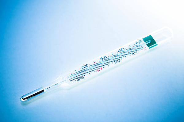 포토 JPG 해외이미지 가정 유리 그래프 따뜻함 건강 병원 사람없음 일상 독서 고통 장비 시험 추위 열 질병 온도계 체온계 측정 오브젝트 성적 온도 돌봄 섭씨 인플루엔자 전염병 증상 해외포토 교육 감정 의학 모션 재질 라이프 바이러스 파일형식 이미지허브