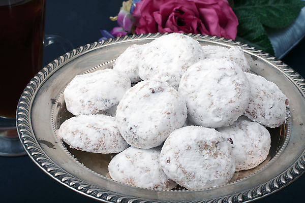 포토 JPG 해외이미지 전통 영어 음식 디저트 쟁반 사람없음 장식 컵 장미 파티 케이크 식당 흰색 화려 고급 달콤 은색 설탕 굽기 파운드 해외포토 문자 식기 꽃 컬러 컨셉 돈 이벤트 상점 맛 구이 파일형식 이미지허브