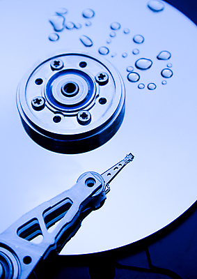 포토 JPG 해외이미지 텍스트 사람없음 물 컴퓨터 독서 장비 추위 기록 디스크 떨어짐 치유 편지쓰기 해외포토 자연요소 컨셉 전자제품 질병 편지 파일형식 이미지허브