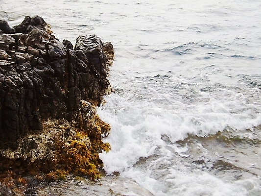 포토 JPG 해외이미지 물결 파도 바다 조각 사람없음 물 힘 블록 활발 거품 자유 물방울 암초 천국 목각 고립 단절 독립 해일 화강암 해외포토 자연요소 컨셉 암석 자연재해 파일형식 이미지허브