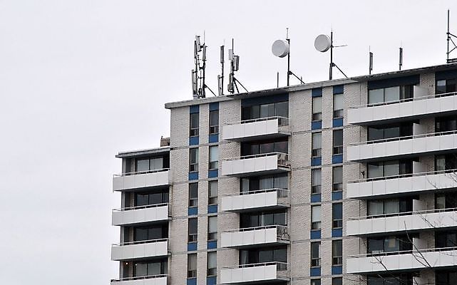 포토 JPG 해외이미지 외관 통신 지붕 아파트 사람없음 건물 장비 발코니 해외포토 건축물 주택 파일형식 이미지허브