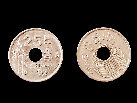 포토 JPG 해외이미지 유럽 돈 사람없음 옆모습 금융 금속 동전 검은색 저축 수확 스페인 고립 놋쇠 스페인어 해외포토 나라 뷰포인트 컬러 농업 재질 경제 재산 파일형식 이미지허브