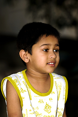 포토 JPG 해외이미지 학생 어린이 백그라운드 컨셉 생각 장난 학교 가족 놀이 건강 한명 사람 동양인 소년 청년 금발 뷰티 검은색 관찰 작음 인도인 준비 결백 고립 지능 천진난만 이민 해외포토 외국인 1 헤어스타일 교육 남자 컬러 이동 관계 모션 인종 성인 크기 파일형식 이미지허브