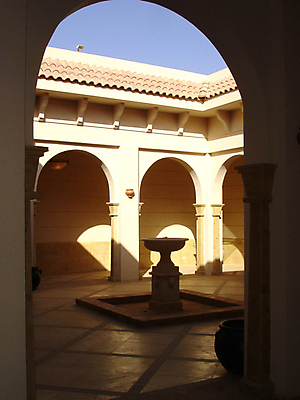 포토 JPG 해외이미지 바다 호텔 휴식 이집트 손바닥 사람없음 내부 빨간색 법정 해외포토 손 컬러 컨셉 아프리카 숙소 파일형식 이미지허브