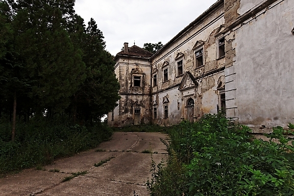 포토 JPG 해외이미지 벽 건축양식 창문 날씨 주택 사람없음 건물 달리기 궁전 재산 유령 숲 큼 무서움 맨션 버리기 단절 썩음 옛날 진짜 파멸 오싹 해외포토 건축물 건축 감정 컨셉 고건축 모션 금융 크기 파일형식 소멸 이미지허브