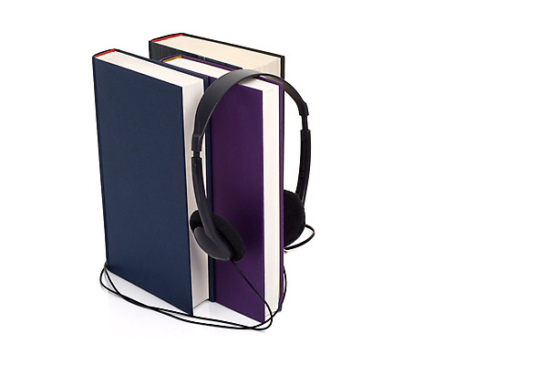 포토 JPG 해외이미지 교육 컨셉 사람없음 책 반사 헤드폰 소리 듣기 흰색 오디오 고립 해외포토 컬러 음향기기 모션 전자제품 파일형식 이미지허브