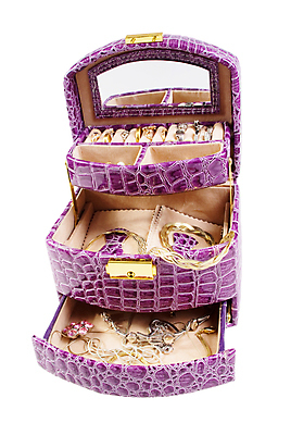 포토 JPG 해외이미지 여자 목걸이 부분 팔찌 선반 사람없음 장식 빛 상자 노란색 금속 골동품 바위 흰색 반지 오픈 화려 재산 황금 고급 은색 상품 보석 구슬 잠금 다이아몬드 보물 라일락 브로치 고립 구식 궤 놋쇠 백금 팬던트 해외포토 꽃 컬러 가구 컨셉 장신구 재질 사람 금융 돌_바위 광석 보안 파일형식 이미지허브