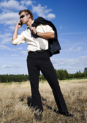 포토 JPG 해외이미지 나무 구름 직업 남자 안경 셔츠 밭 비즈니스 자연 하늘 넥타이 한명 사람 정장 성인 야외 초록색 파란색 선글라스 햇빛 노란색 농촌 비즈니스맨 우아함 숲 전화기 옷입기 스타일 남자한명만 해외포토 자연요소 식물 1 잡화 옷 컬러 컨셉 상의 농업 모션 태양 시골 직장인 생태계 남자만 파일형식 이미지허브