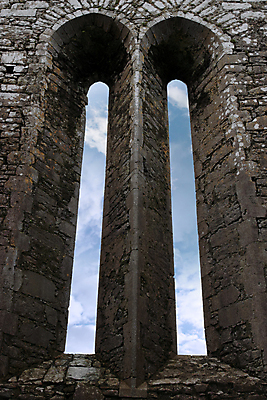 포토 JPG 해외이미지 전통 외관 벽 백그라운드 패턴 건축양식 창문 하늘 추상 벽돌 주택 프레임 돌담 사람없음 야외 건물 파란색 뷰티 블록 회색 흰색 거친 중세 역사 묘사 아치 질감 시멘트 아일랜드 강화 고딕 구식 그런지 옛날 파멸 스타일 국경 해외포토 건축물 건축 유럽 컬러 컨셉 무늬 담장 돌_바위 파일형식 소멸 이미지허브