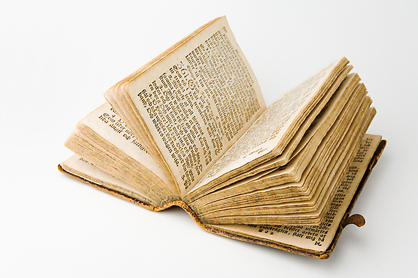 포토 JPG 해외이미지 전통 교육 종이 문화 컨셉 날씨 이야기 사람없음 책 학습 독서 갈색 침묵 정보 수확 골동품 얼룩 오픈 가르침 주름 역사 재산 도서관 오브젝트 고민 교과서 문학 양장본 그런지 썩음 옛날 출판 장학금 해외포토 감정 컬러 농업 교재 금융 소리 파일형식 지원금 이미지허브