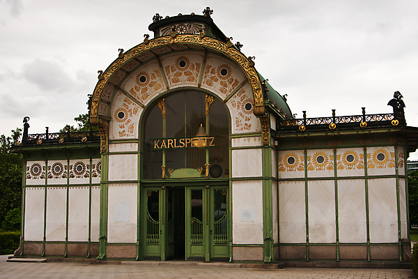 포토 JPG 해외이미지 하늘 주택 사람없음 건물 가로 비엔나 오스트리아 역 카피스페이스 해외포토 건축물 유럽 교통시설 공백 파일형식 이미지허브