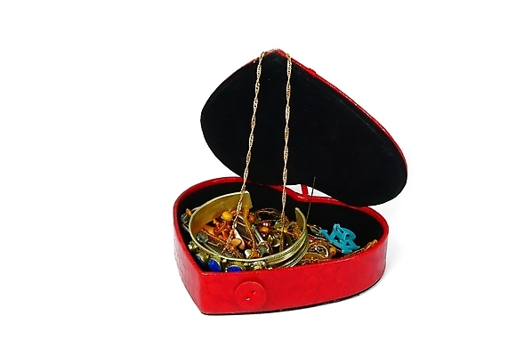 포토 JPG 해외이미지 디자인 행복 목걸이 휴가 발렌타인데이 선물 사랑 사람없음 장식 빨간색 상자 화목 낭만 흰색 하트 축하 오픈 생일 황금 컨테이너 보석 심볼 오브젝트 패키지 고립 해외포토 모양 기념일 감정 산업 컬러 컨셉 장신구 데이이벤트 광석 파일형식 이미지허브