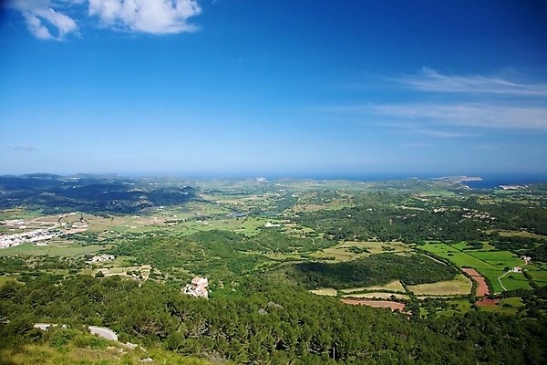 포토 JPG 해외이미지 식물 구름 유럽 바다 밭 자연 하늘 산 안테나 풍경 경사 초원 사람없음 야외 초록색 물 파란색 마을 계곡 봄 만 스페인 숲 언덕 타운 삼림지대 수평선 해외포토 자연요소 계절 나라 컬러 농업 통신 도시 생태계 파일형식 이미지허브