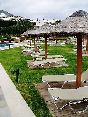 포토 JPG 해외이미지 모래 바다 여행 하늘 호텔 휴가 휴식 수영장 사람없음 야외 햇빛 태양 침대 뜨거움 가장자리 고급 휴양지 선베드 양산 소금 파라다이스 해외포토 자연요소 가구 컨셉 의자 숙소 장소 둘레 파일형식 이미지허브