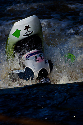 포토 JPG 해외이미지 라이프스타일 스포츠 파도 포즈 모션 자연 휴가 휴식 건강 한명 사람 야외 물 여름 강 운동 힘 경쟁 젖음 에너지 추위 도전 안개 게임 개울 서핑 황무지 급류 보호 헬멧 위험 노 속도 흥분 카약 분무기 지역 추적 뱃놀이 해외포토 자연요소 1 계절 감정 바다 컨셉 배_교통 놀이 날씨 생활 전통놀이 수상스포츠 보호장비 생태계 선박 파일형식 이미지허브