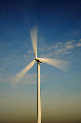 포토 JPG 해외이미지 자연 하늘 사람없음 초록색 파란색 환경 탑 금속 힘 재활용 풍차 발전기 에너지 흰색 칼날 프로펠러 회전 유지 돛대 방앗간 생태학 해외포토 건축물 교육 컬러 재질 발전소 친환경 생태계 파일형식 이미지허브