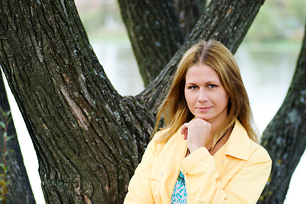 포토 JPG 해외이미지 백인 모델 1 응시 공원 여자 포즈 갈색머리 한명 서기 사람 20대 성인 야외 뷰티 유행 코트 화려 기다림 우아함 시원함 노려봄 심각 유일 해외포토 서양인 헤어스타일 시선 공공시설 컨셉 모션 표정 청년 외투 파일형식 이미지허브