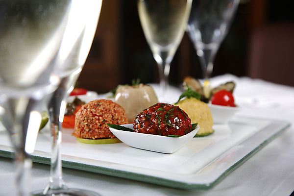 포토 JPG 해외이미지 접시 안경 음식 토마토 채소 오렌지 부분 건강 어류 요리 사람없음 장식 빨간색 초록색 파티 식당 식사 저녁식사 샐러드 신선 고명 변화 고급 맛 애피타이저 카나페 연어 후추 모음 훈제 폭식 딜 뷔페 맛있는 해외포토 식기 잡화 컬러 컨셉 과일 서양음식 이벤트 상점 수중동물 향신료 파일형식 이미지허브