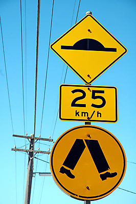 포토 JPG 해외이미지 여행 교통시설 자동차 사람없음 노란색 운전 보행자 호주 왼쪽 사인 느림 멜버른 오지 해외포토 육상교통 컬러 교통 모션 오세아니아 방향 시설 파일형식 이미지허브