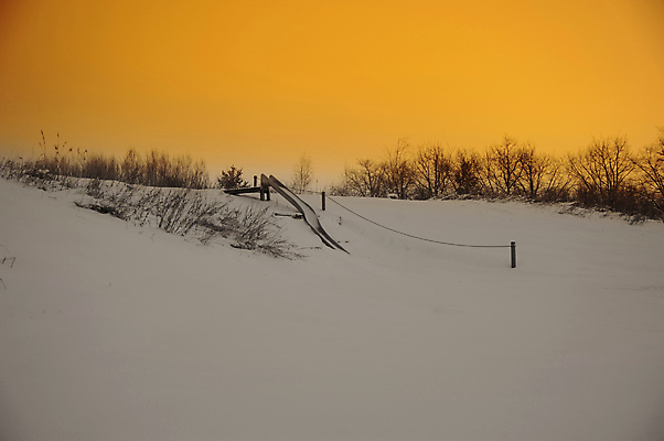 포토 JPG 해외이미지 겨울 오렌지 아침 사람없음 야외 냉동 새벽 추위 흰색 미끄럼틀 놀이터 속도 해외포토 주간 자연요소 계절 컬러 과일 놀이 놀이기구 파일형식 이미지허브