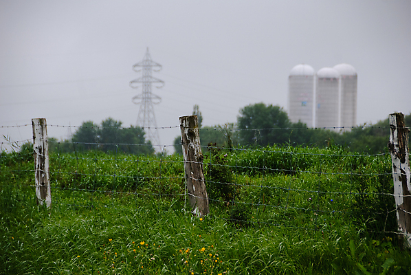 포토 JPG 해외이미지 구름 밭 농업 하늘 초원 사람없음 목재 울타리 농장 환경 목장 경계선 시골 재산 철사 철조망 사생활 옛날 국경 해외포토 자연요소 나무 산업 선 재료 금융 담장 경계 파일형식 이미지허브