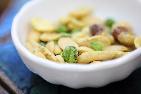 포토 JPG 해외이미지 계절 음식 크리스마스 농업 과일 재료 탁자 건조 건강 종류 사람없음 갈색 견과류 껍질 그룹 사발 맛 혼합 큼 수집 묘사 오브젝트 유기농 날것 땅콩 아몬드 모음 섞기 피스타치오 개암 맛있는 해외포토 웰빙 기념일 열매 산업 컬러 가구 컨셉 한글 사기그릇 크기 파일형식 이미지허브